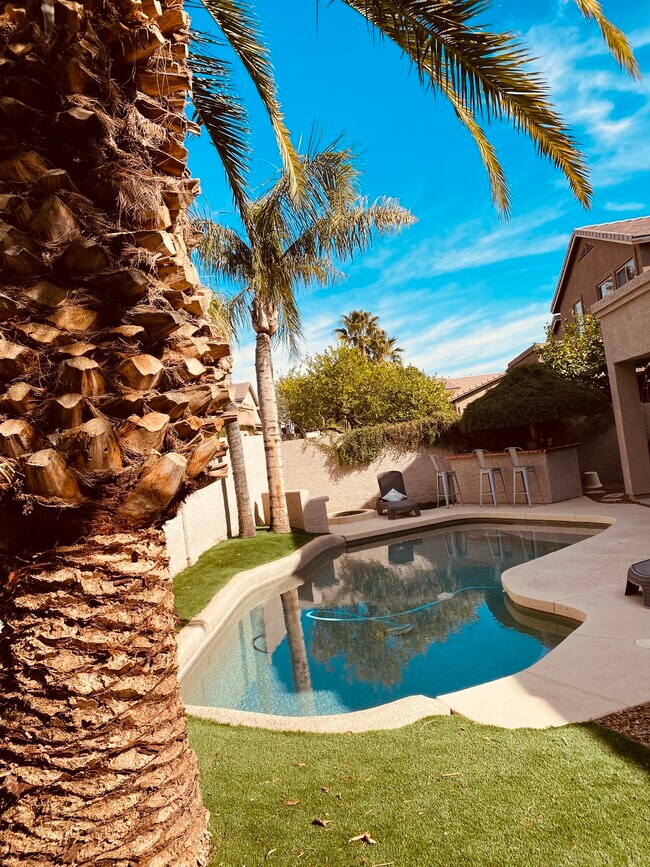 Foto del edificio - 6804 W Lone Cactus Dr