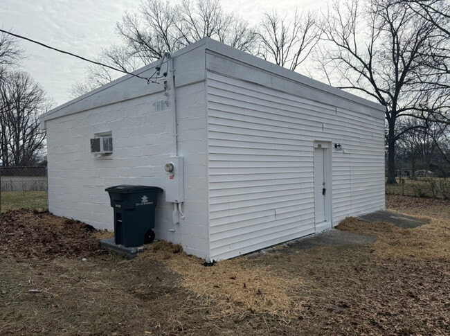 Photo - 404 Black Oak Dr House