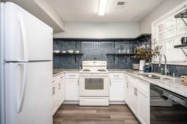 Building Photo - 1275 Sweet Pine Dr