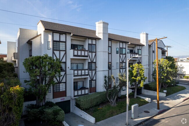 17914 Magnolia Blvd. - 17914 Magnolia Blvd