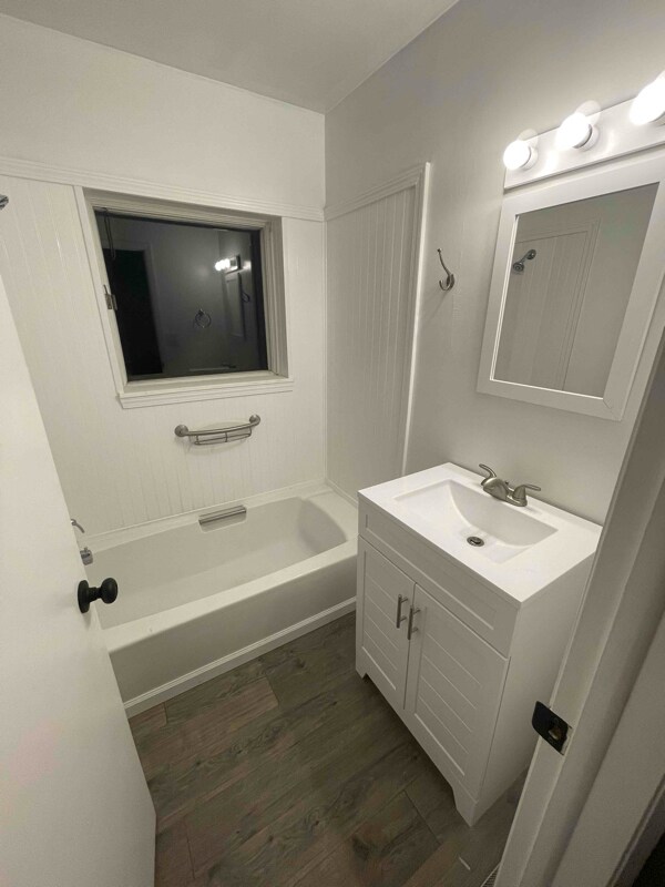 Foto del edificio - 305 S James St