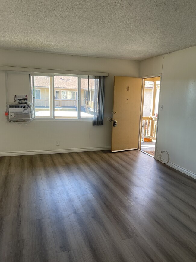 Foto del edificio - 7732 Chapman Ave