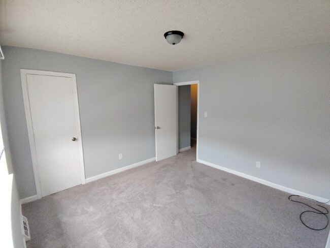 Building Photo - 32 Ferguson Dr