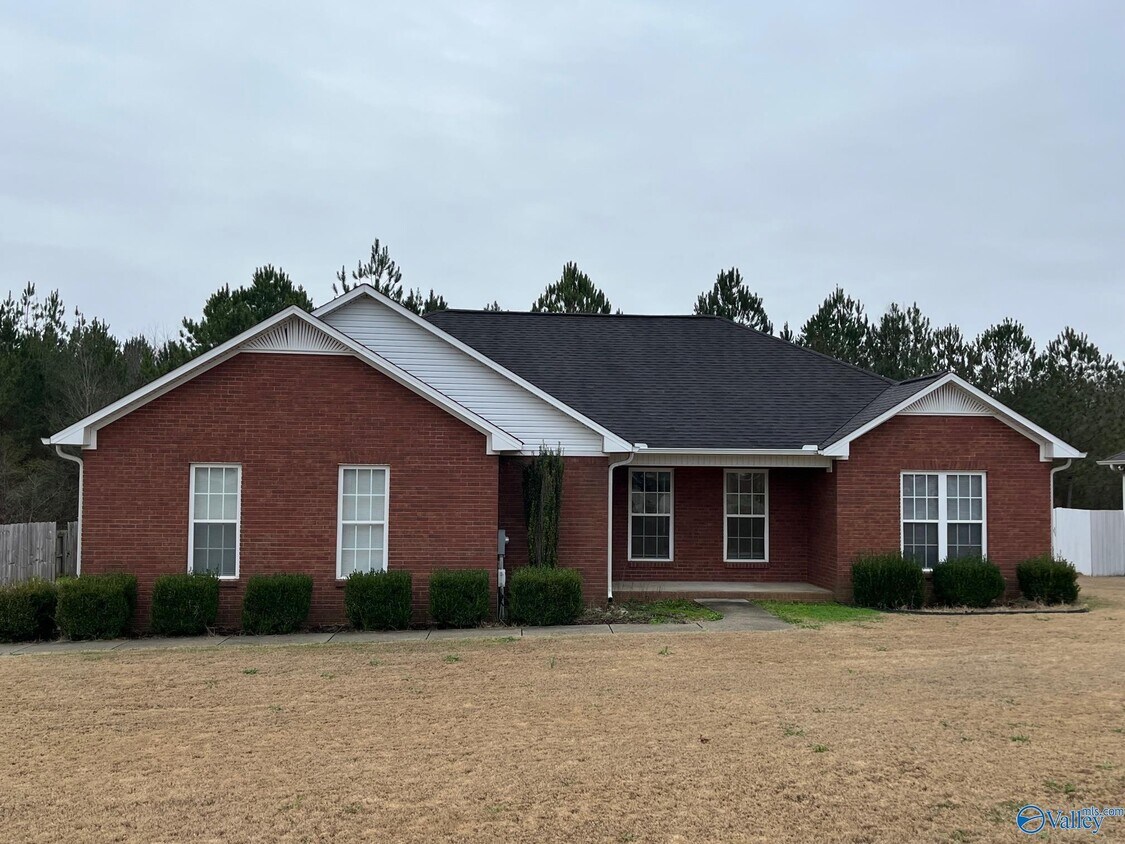 41 Kaylee Loop, Hartselle, AL 35640 House Rental in Hartselle, AL