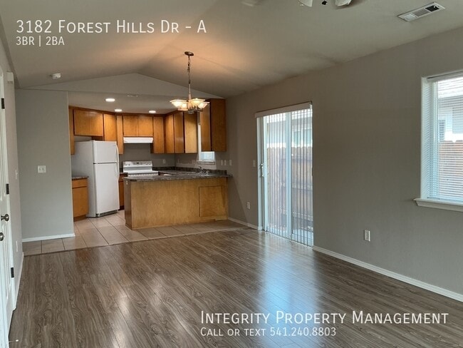 Building Photo - 3182 Forest Hills Dr