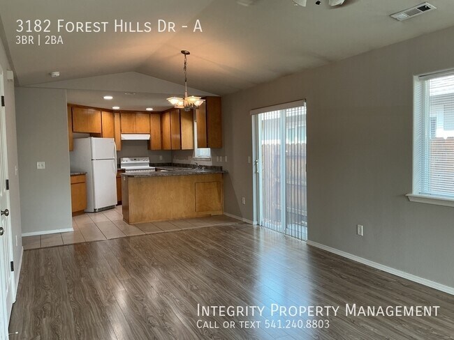 Foto del edificio - 3182 Forest Hills Dr