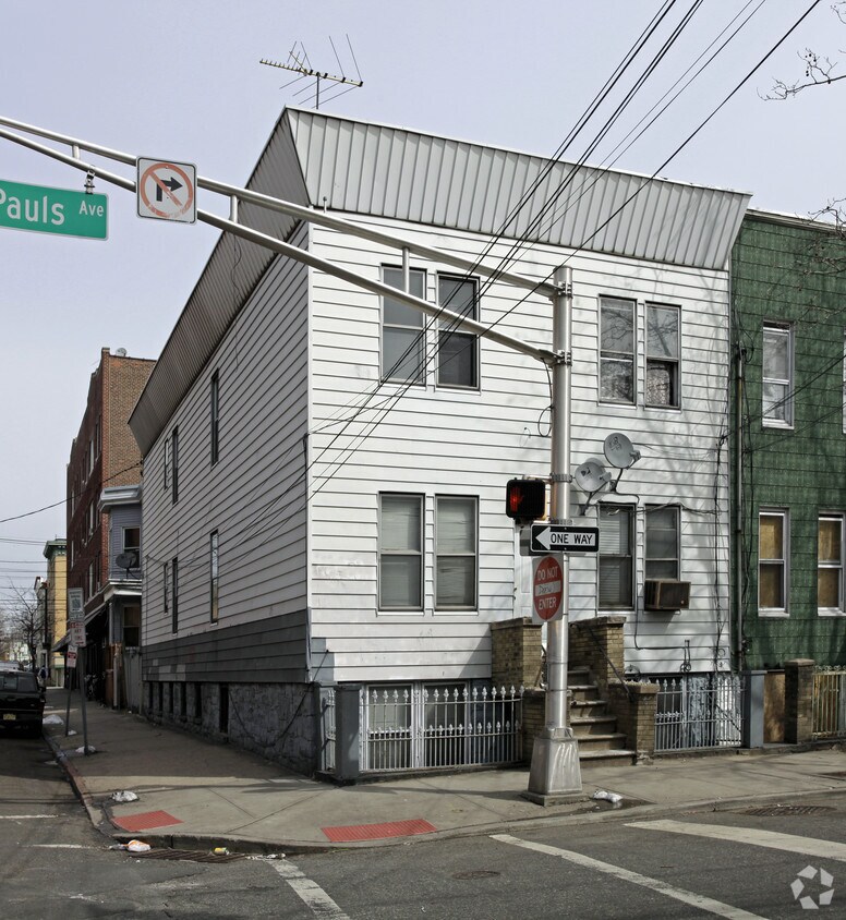 Building Photo - 52 St Pauls Ave