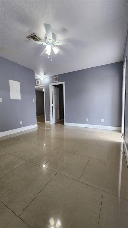 Foto del edificio - 2221 NW 4th Ct