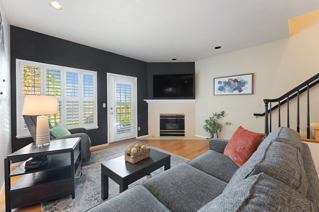 Photo - 639 1st St (Lake Oswego, OR) Townhome