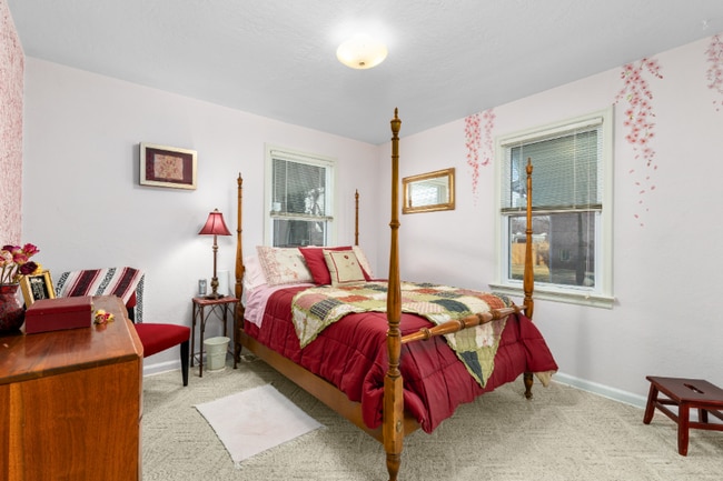 Building Photo - 1204 Avenue E