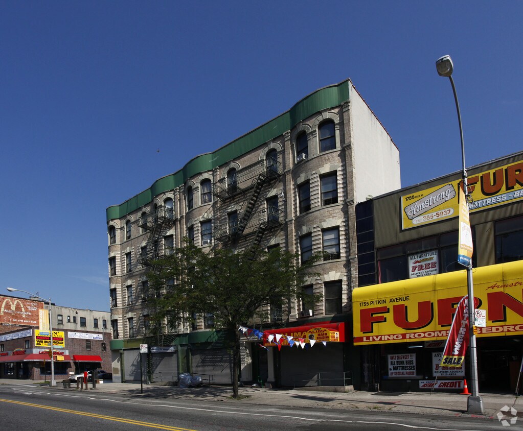 Foto del edificio - 1741 Pitkin Ave
