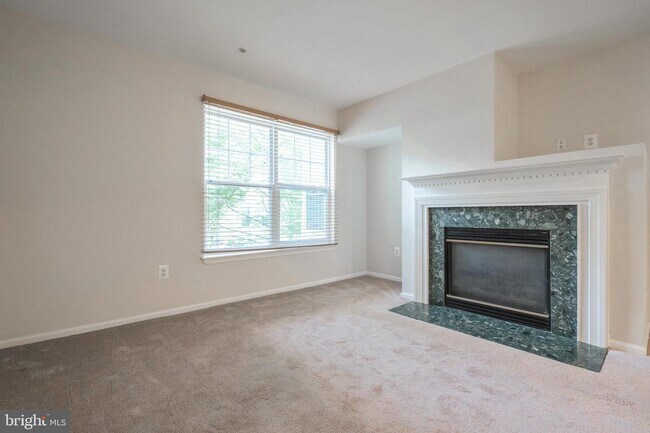 Building Photo - 13800 Farnsworth Ln