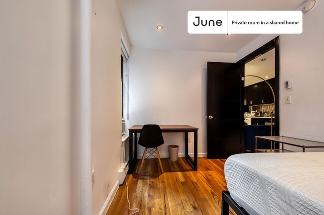 Building Photo - Private bedroom in 5 bed/2 bath Home