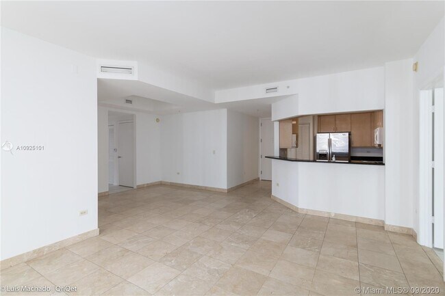 Building Photo - 801 Brickell Key Blvd