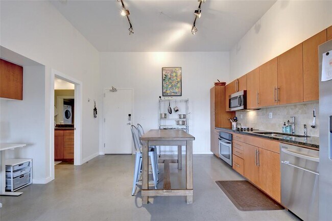Foto del edificio - 2235 E 6th St