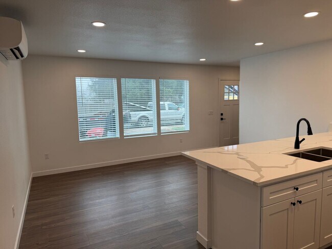 Foto del edificio - Brand new 3 bedroom 3 full bath townhouse in Thurston!