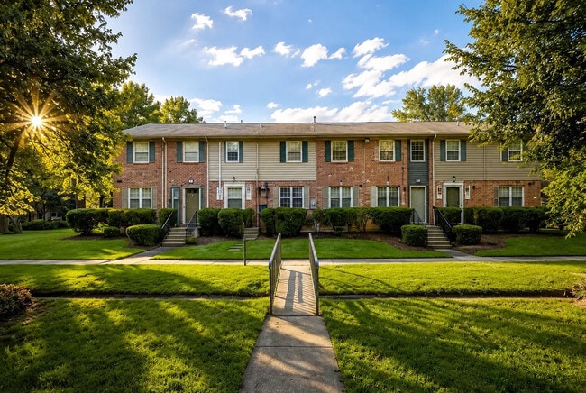Building Photo - Room in Townhome on Northdale Rd