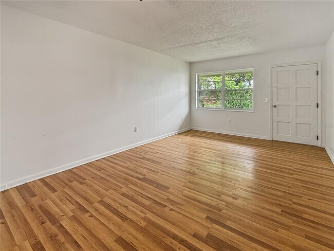 Building Photo - 1410 N Tropical Ave