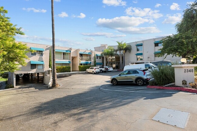 Building Photo - Beautifully remodeled 2 BR 2 BA condo w/ i...