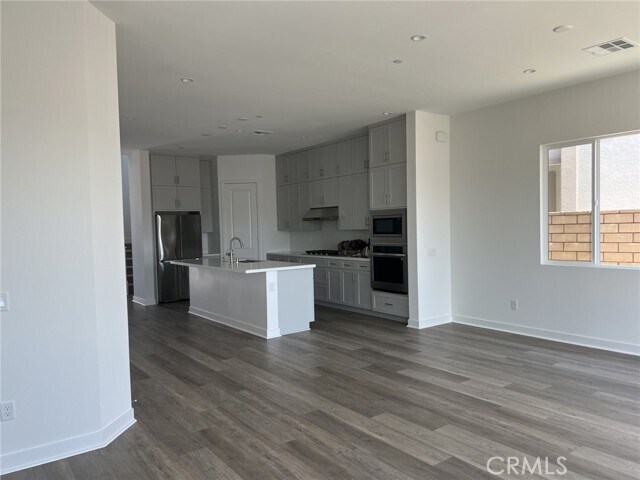 Foto del edificio - 22128 Garibaldi Dr