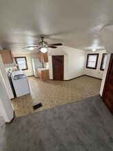 Building Photo - 614 Douglas Ave