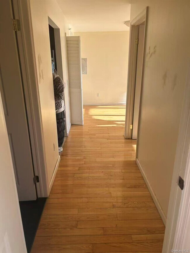 Foto del edificio - 60-70-70 Woodhaven Blvd