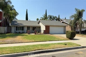 Building Photo - 2908 E Oak Hill Dr