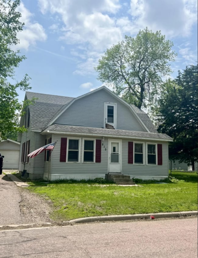 Building Photo - 815 W Hanson Ave