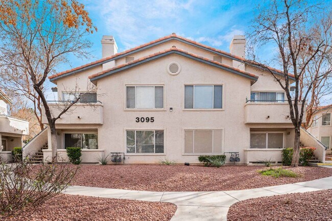 Building Photo - Cute downstairs condo unit with 2 bedrooms!