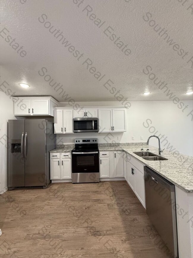 Building Photo - 1325 Mission Dr