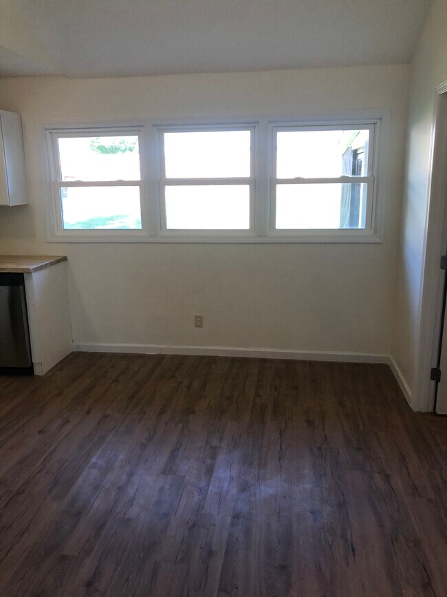 Comer en la cocina - 9215 ARISTIDES DR