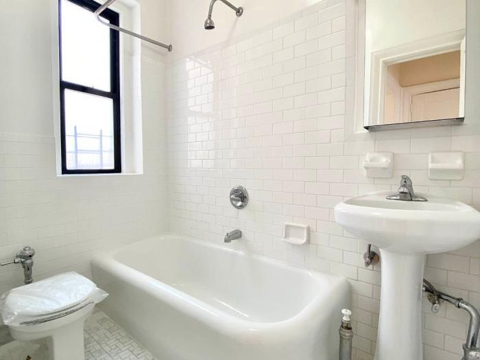 Foto principal - 1 bedroom in BRONX NY 10463