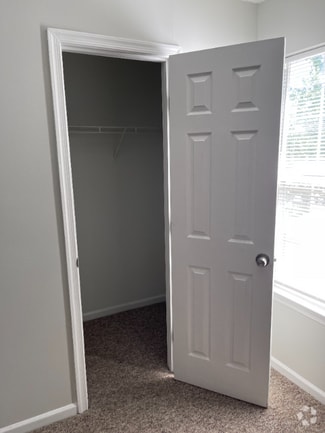 Building Photo - 268 Wexford Dr