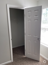 Building Photo - 268 Wexford Dr