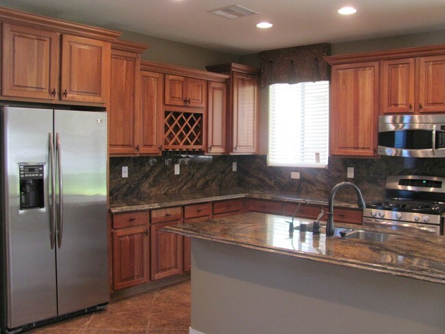 Building Photo - 2740 Sunrise Bluff Dr