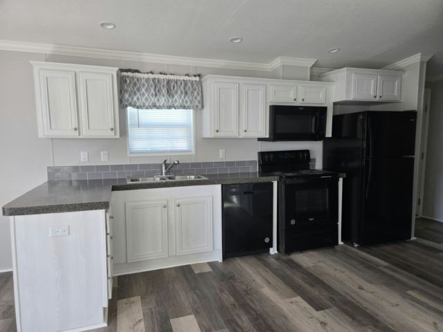 Building Photo - 3301 58th Ave N