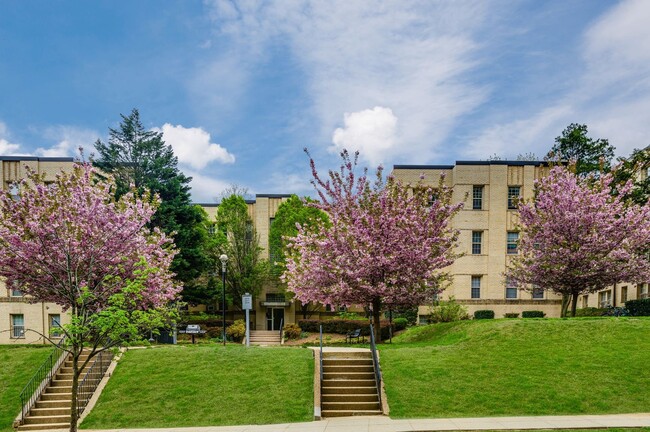 Building exterior - Park Crest Apartments