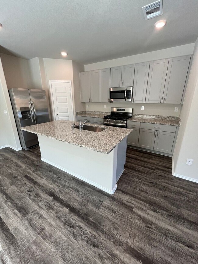 Foto del edificio - *Brand New* - 4BR House in Montgomery