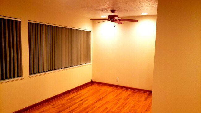 Foto del edificio - 413 W 17th St