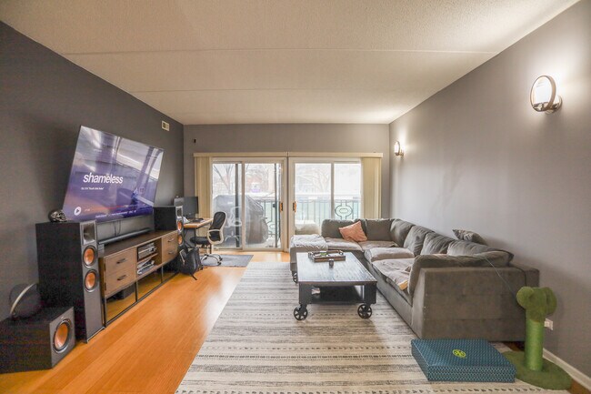 Foto del edificio - 4625 W Lawrence Ave