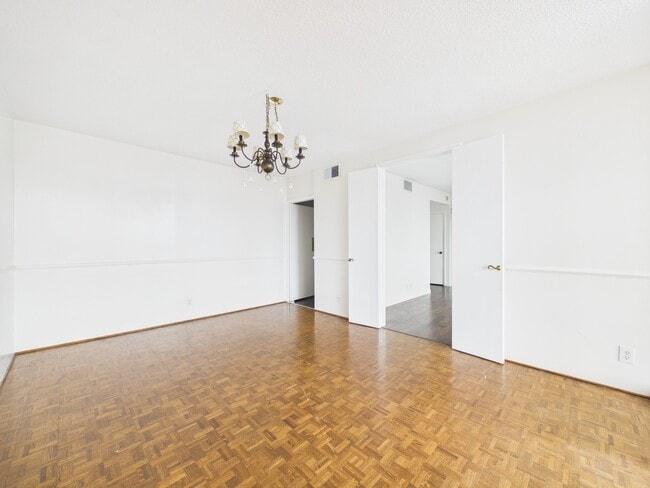 Building Photo - 5001 Woodway Dr