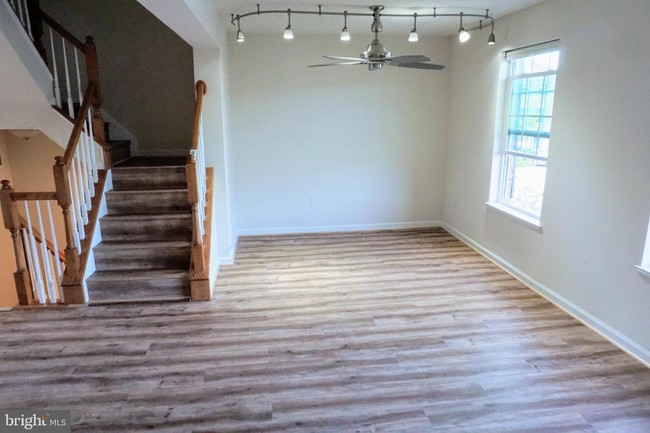 Foto del edificio - 7065 Oak Grove Way