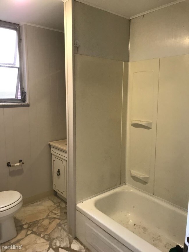 Building Photo - 1 br, 1 bath Apartment - 2055 Snyder Avenue