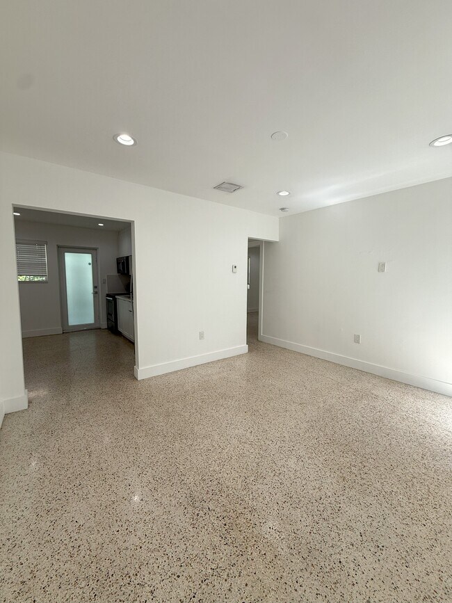 Foto del edificio - 1320 NW 4th St