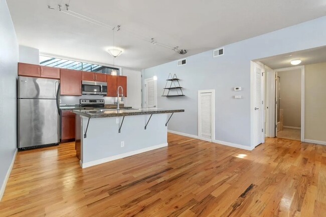 Foto del edificio - Lovely condo in the heart of Mayfair!