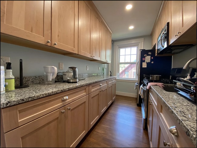 Building Photo - 1699 Cambridge St