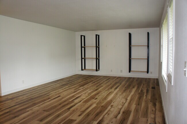 Foto del edificio - 952 NE Netlam Ln