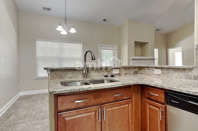 Foto del edificio - 7194 Caley Ln