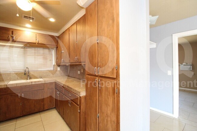 Foto del edificio - 4222 S 13th St