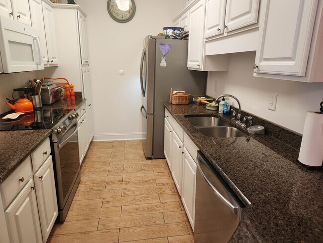 Foto del edificio - 943 Algonquin Dr